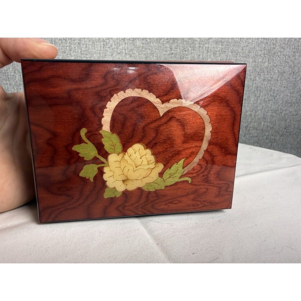 Vintage Wood Sorrento Italian Music Jewelry Trinket Box Floral Heart‎